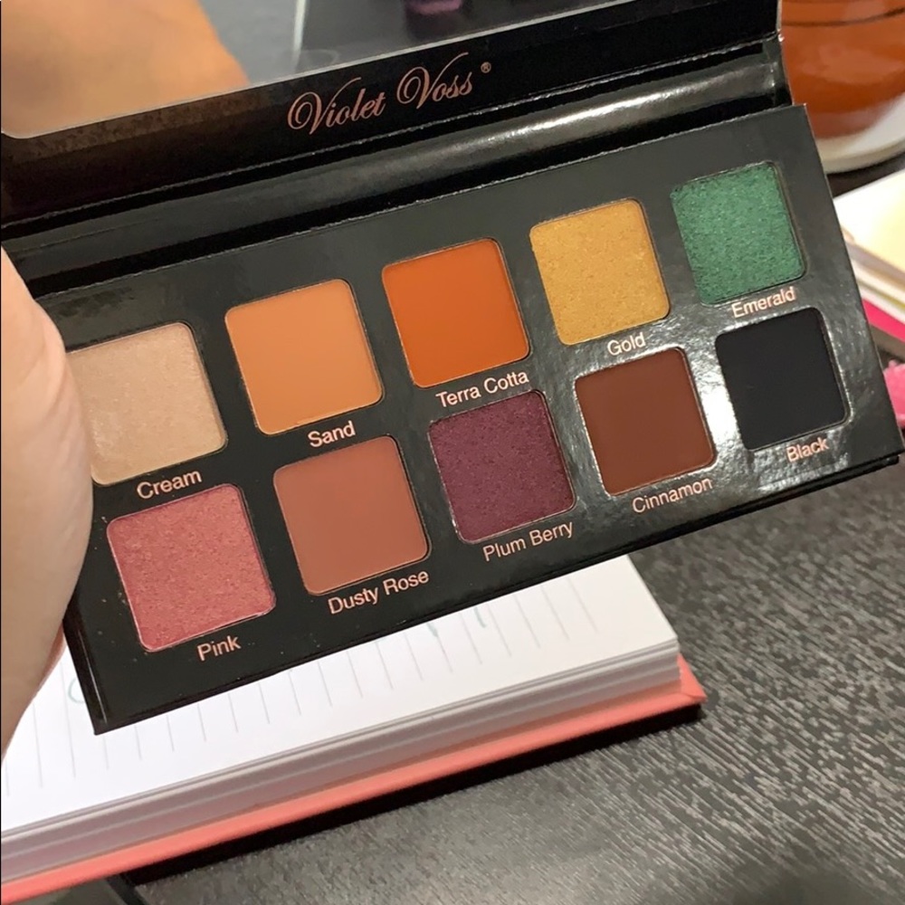 Violet Voss essentials pro palette - new !